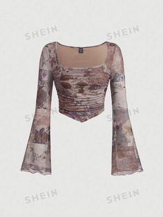 SHEIN MOD Camiseta De Manga Comprida Plus Size Com Gola Quadrada E Estampa Em Todo O Corpo Com Bainha Irregular | SHEIN Brasil Shein Fairycore, Y2k Bell Sleeve Top, Shein Butterfly Top, Y2k Graphic Print Long Sleeve Mesh Top, 90s Bell Sleeve Top, Mesh Fashion, 2000s Clothes, Dressy Casual Outfits, Fashion Blouse Design