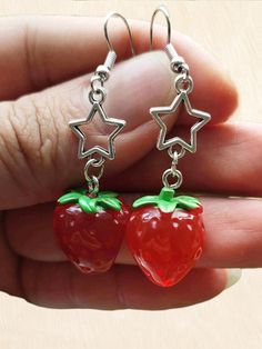 Prata Fofo Collar  Liga de ferro  Brincos pendentes Embellished Strawberry Accessories, Strawberry Things, Spring Summer Decor, Cute Strawberry, Red Strawberry, Watches Women Fashion, Pretty Jewellery, Star Earrings, Cute Earrings