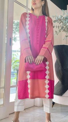 Half Sleeve Suit Design, Colorblocking Outfit, Kapri Designs, Anita Bhabhi, New Suit Design, Linen Style Fashion, Yellow Suit, Salwar Pattern, Pakistani Suit