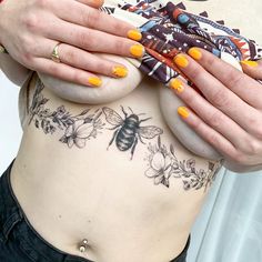 Bee Tattoo Ideas Unique, Chest Bee Tattoo, Female Sternum Tattoo Ideas, Daisy Tattoo Sternum, Bee Tattoo Ribs, Upper Abdomen Tattoo, Woman Sternum Tattoo, Sternum And Underboob Tattoo, Women’s Sternum Tattoo