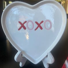 a heart shaped plate with the word xoxo on it