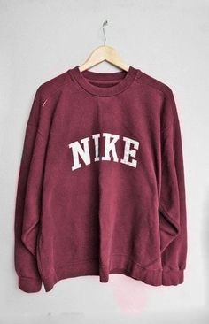 Nike Pullover, Nike Free Runs, Nike Sweatshirts, Athletic Outfits, Nike Outfits, Mode Vintage, Nike Sneakers, Looks Style, Mode Inspiration