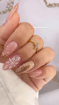 Simply Birthday Nails, Almond Nails Designs Holiday, Xmas Almond Nails, Simple Almond Nails Winter, Christmas Nails Elegant Holidays, Nude Christmas Nails Acrylic, Holiday Nails Inspiration, Nude Xmas Nails, December Nails Christmas Xmas