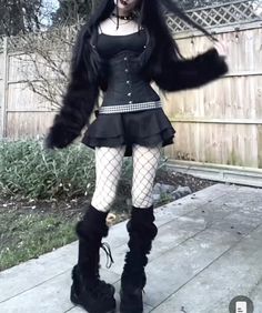 Gothic Outfit Ideas, 2000s Alt Fashion, Dark Outfits, Fashion Victim, Costume Outfits, Gothic Outfits