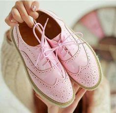 Brogues Womens Outfit, Shoes Leather Women, Oxfords Women, Oxford Shoes For Women, Oxford Shoes Outfit, Women Oxford Shoes, Leather Shoes Woman, Pink Shoes, Shoes Leather