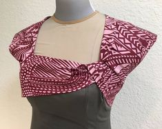 Retro Style Dress with Grey Cotton Satin with Burgundy Tribal Polynesian Print Samoan Dress Patterns, Puletasi Styles Samoa Design, Polynesian Dress Style, Puletasi Styles Samoa, Puletasi Designs, Samoan Puletasi, Tahitian Dress, Island Style Clothing, Sewing Designs