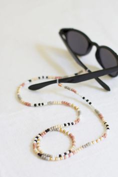 Beaded Sunglasses, Sunglasses Strap, Beaded Necklace Diy, Sunglass Chain, 15 Diy, Eyeglass Chain, Glasses Chain, Summer Diy, Jewelry Repair