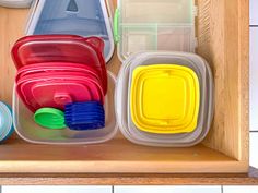 several plastic containers with lids and spoons are on the shelf next to each other