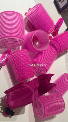 Rose Red Hair, Diy Hair Styles, Hair Roller Set, Curler Rollers, Rosé Red Hair, Hair Roller Clips, Curler Hair, Velcro Rollers, Heatless Hair