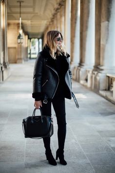 Outfit Nero, Fall Fashion Coats, Woman In Black, Looks Street Style, Outfit Trends, Black Women Fashion, Work Outfits Women, Winter Coats Women