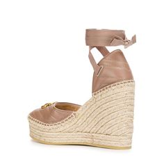 The Gucci collection is the pinnacle of Italian craftsmanship and attention to detail as seen in these dusty pink Leather platform espadrilles. Featuring an almond toe, a branded insole, a high wedge heel, a grosgrain lace-up closure and a gold-tone double G logo on the front.Lining: Leather 100%, Jute 100%Sole: Rubber 100%Outer: Leather 100% Chic High Heel Espadrilles With Woven Sole, Gucci Leather Wedge Sandals For Summer, Chic Gucci Platform Wedge Sandals, Gucci Wedge Sandals With Platform Heel, Gucci Platform Wedge Sandals, Leather Espadrilles With Woven Sole And High Heel, Gucci Summer Wedge Heel Sandals, Chic Gucci Wedge Sandals For Summer, Gucci Summer Wedge Sandals