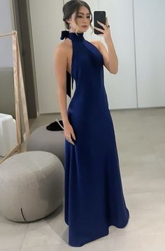 Round Body Shape Outfits, Navy Long Dress, Long Ball Gown, Satin Ball Gown, Flattering Outfits, Moroccan Dress, Ball Gowns Evening, Ballroom Dress, Grad Dresses