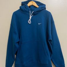 Nike Nikelab Solo Swoosh Mens Fleece Hoodie Size L Cv0552-460 Valerian Blue New Blue Sportswear Sweatshirt For Winter, Blue Athleisure Sweatshirt For Winter, Blue Long Sleeve Sports Hoodie, Nike Blue Hoodie With Adjustable Hood, Nike Blue Hoodie For Fall, Blue Nike Hoodie For Fall, Blue Sportswear Hoodie For Sports, Blue Sportswear Hoodie For Streetwear, Blue Sporty Hoodie For Sports