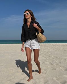 lemanm on Instagram: “Tell me which day it is” Street Style Comfy, Casual School Outfit, Outfit Basics, Basics Outfit, Denim Shorts Outfit Summer, Cool Girl Outfit, Effortless Chic Outfits, Style Capsule Wardrobe, Woven Beach Bag