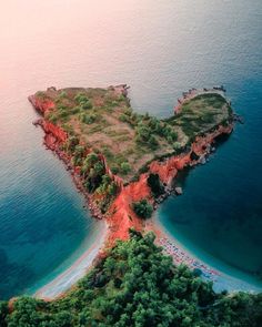 an island in the middle of some water