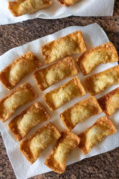 several pieces of food sitting on top of napkins