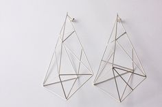 Handmade long and big earrings from Geometric collection. This piece is made one by one, so there are little diferencies between each one, but I try to make every one with my best! Even there is differences between one earring and another. Dimensions aprox.: 11cm x 3cm x 1.5cm This collection tries to make a dialog between geometric structures and body's anatomy, the lines remind us the buildings and the big constructions made by humans. The contrast between the little aggressive lines and the s Necklace Drawing, Oxidized Silver Necklace, Big Necklace, Hand Painted Earrings, Hammered Earrings, Painted Earrings, One Earring, Ceramic Earring, Body Anatomy