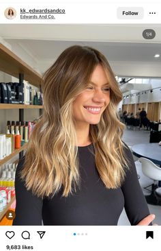 Brunette Hair With Highlights, Natural Blondes, Dream Hair, Brunette Hair, Hair Art, Hair Dos, Balayage Hair, Hair Highlights