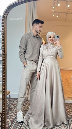 Nikkah Outfit, Couple Outfits Matching, Mini Dres, Bride Dress Simple, Modest Casual Outfits, Couple Engagement Pictures, Wedding Muslim, Muslim Couple Photography, Classy Couple