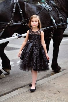 vestido-daminha-preto 3 African Dresses For Kids, Kids Fashion Dress, Taffeta Dress, Dresses Kids Girl, Stylish Kids, Fashion Kids