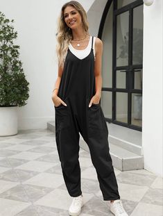 Black Jumper Outfit, Jumpsuit Outfit Black, Casual Summer Rompers, 2023 Clothes, Summer Onesies, Baggy Overalls, School Dinner, Jumpsuits Casual, Baggy Jumpsuit