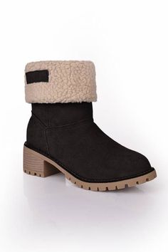 If it's getting rather chilly where you are, why not put on your pair of Comfyfootgear booties to keep you cozy? Throw on a pair of stockings with it and even an extra pair of ankle socks if you're REALLY feeling the cold, and your feet will feel toasty warm😊⠀⠀⠀Women's Winter Boots with Fur for Warm Toes⠀⠀⠀⠀⠀⠀ Casual Winter Platform Boots With Closed Toe, Winter High Ankle Medium Width Booties, Winter Outdoor Booties With Round Toe, Winter Platform Boots With Padded Ankle, Winter Martin Boots With Padded Ankle And Flat Heel, Insulated Waterproof Boots With Round Toe For Fall, Winter Ankle Booties Medium Width, Winter Ankle-high Booties, Winter Boots With Flat Heel