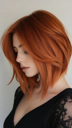 Achieve a sleek modern look with a copper peach bob that’s effortlessly stylish. Visit our site for more chic hair ideas that define contemporary beauty. Save this pin for your next stylish hair transformation! Cheveux Oranges, Peach Hair, Copper Hair Color, Short Hair Color, Penteado Cabelo Curto, Copper Hair, Short Hair With Bangs