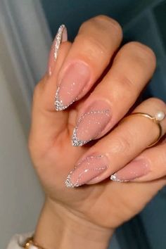 Almond Nails With Glitter Accent, Minimalist Nails Glitter, Nail Cute Design, New Yrs Nails, Glitter Nails Art, Sparkling Nails, Nails Sparkling, Engagement Nails