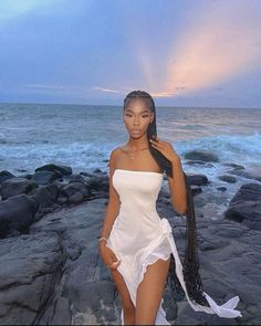 #fashion #stylish Cute Vacation Outfits, Summer Picture Poses, Black Femininity, School Looks, Beach Photoshoot, Feminine Outfit, Instagram Foto, Looks Style