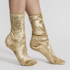 Darner Gold Crushed Velvet Socks – Darner Socks Baby Knee Socks, White Knee Socks, Gold Socks, Velvet Socks, High Boots Outfit, Tie Dye Socks, Lace Socks, Mode Casual, Gold Velvet