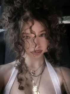 Thick Curly Bangs, Curly Hairstyles Women, Kalogera Sisters, Kalogeras Sisters, Beautiful Curly Hair, Hairdos For Curly Hair, Hair Stylies, Curly Hair Inspiration, Aesthetic People