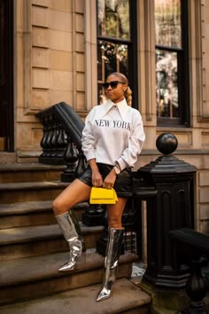 Silver Metallic Knee High Boots Outfit, Gold Boot Outfit Ideas, Silver Knee Boots Outfit, Silver Shoes Street Style, Silver Sequin Boots Outfit, Silver Metallic Boots Outfit Black Women, Gold Boots Outfit Street Style