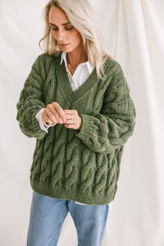 "Stand out from the crowd with a piece of knitwear made from all-natural materials. This divine alpaca sweater is the perfect addition to any outfit. Whether it's a casual day at the office or a stroll along the beach - your feminine beauty is bound to shine through with the rich forest green knit. And if the day turns out to be chillier than expected, you can rely on the blend of wool and alpaca to keep you warm and comfy. DETAILS 65% Wool, 35% Alpaca wool. Green color. You can choose any other Green Sweater Outfit, Green Wool Sweater, Green Jumper, Knit Sweater Outfit, Green Jumpers, Green Knit Sweater, Jumper Outfit, Sweater Chunky, Pull Oversize