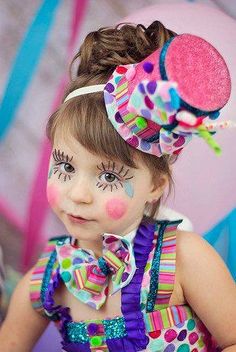 Wind Chimes Kids, Carnaval Make-up, Clown Face Paint, Cute Clown Makeup, Candy Girls, Circus Dress, Candy Costumes, Clown Party, Kids Face Paint