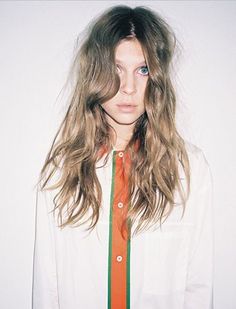 Clemence Posey, Messy Wavy Hair, Billy Kidd, Clemence Poesy, Hair Messy, Editorial Hair, Granny Flat, Aesthetic Inspiration, Zooey Deschanel