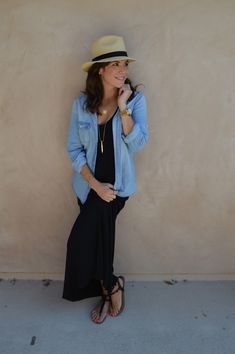 Chambray Shirt Outfits, Sukienki Maksi, Maxi Rok, Looks Chic, Chambray Shirt, Mode Inspiration, Spring Summer Outfits, Trendy Dresses, Travel Outfit