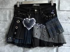 Skirt With Patches, Punk Fashion Diy, Ropa Upcycling, Upcycled Fashion, Looks Chic, Dark Fashion