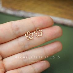 Sterling Silver Jewelry Necklaces, Cute Stud Earrings Gold, Rose Gold Flower Earrings As Gift, Rose Gold Flower Earrings For Gift, Minimalist Flower Shaped Pierced Jewelry, Delicate Flower Charm Earrings For Her, Delicate Flower Charm Earrings As Gift For Her, Minimalist Jewelry With Matching Flower-shaped Earrings, Flower Shaped Earrings For Mother's Day