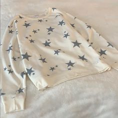 Super Cute And Trendy Star Crew Neck From A Local Boutique! Size L But Fits Like A M And Perfectly Oversized On A S! Never Worn, Good As New Condition! Super Light So Perfect For Summer! White Relaxed Fit Top With Star Print, Local Boutique, Star Patterns, Gray White, Long Sleeve Tees, Super Cute, Tops & Tees, Womens Tops, Crew Neck