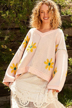 This is a fun sweater to transition to fall in with its pretty pink color & whimsical flowers! Pink Mojito, Weekend Fashion, Cozy Tops, Chenille Sweater, Daisy Pattern, Fashion Board, Cozy Outfit, Chenille Fabric, Sweater Making