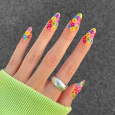 MoYou London's Gel Strips Semi-cured Nail Strips! Get ready to immerse yourself in a sun-soaked world of creativity and psychedelic beauty with our exciting collaboration featuring the talented nail artists from Australia, Peachi Nails, known as @peachinails on Instagram! 🌞💅 Peachi's unique summery and festival-inspired style will transport your nails to a realm of vibrant colors and mesmerizing patterns. Experience the magic of her psychedelic designs in three stunning gel nail strips. 👉 SEM Gel Nail Strips, Vibrant Nails, Festival Nails, Pastel Nails, Cute Nail Art, Dream Nails, Funky Nails, Short Acrylic Nails