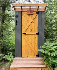 Outhouse with Skylight | Ana White Outdoor Bathrooms Toilet, Toilet Outdoor Design, Porta Potty Ideas, Backyard Toilet, Simple Outhouse Plans, Out House Ideas, Outhouse Bathroom Ideas, Outhouse Diy, Simple Outhouse