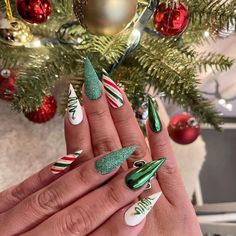 #nails #nailart #nailsofinstagram #u #manicure #beauty #nail #gelnails #nailsoftheday #nailsonfleek #nailsart #nailstagram #nailstyle #instanails #naildesign #nailsdesign #acrylicnails #naildesigns #inspire #love #nailswag #nailpolish #as #nailtech #unhas #nailsnailsnails #gel #nailartist #gelpolish #glitternails #christmas #christmasnails Nail Noel, Xmas Nail Art, December Nails, Mirror Nails, Winter Nails Acrylic