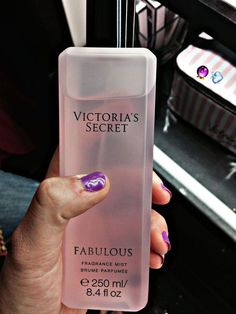 Perfume Victoria Secret, Profumo Victoria Secret, Koleksi Parfum, Fragrances Perfume Woman, Victoria Secret Fragrances, Perfume Collection Fragrance, Bath And Body Works Perfume, Body Smells, Body Sprays