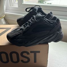 Never Worn!! Brand New ! Yeezy 700 Black, Adidas Shoes Yeezy, Yeezy Black, Shoes Yeezy, Drippy Outfit, Drip Outfit Men, Pretty Shoes Sneakers, Air Plane, Yeezy 700