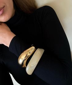 This chunky bracelet set features a bold gold bangle and statement resin piece, perfect for a stylish bracelet stack or for layering. An ideal gift for her, this chunky bracelet set adds a unique touch to any outfit. Pair it with a plain long sleeve to elevate any outfit! 𝐃𝐄𝐓𝐀𝐈𝐋𝐒 💎 2 bracelets, included (different thicknesses) 💎 Material: Resin, Acrylic, Zinc Alloy 💎 Thickness: 1.07" (Gold Bangle), 0.59" (Creme) 💎 Size: 2.55" (Gold Bangle), 2.35" (Creme) 𝐘𝐎𝐔 𝐌𝐈𝐆𝐇𝐓 𝐀𝐋𝐒𝐎 𝐋? Bracelet Over Long Sleeve, Chunky Bangle Bracelets, Chunky Gold Bangles, Chunky Bangles, Work Winter Outfits, Chunky Gold Bracelet, Gold Bracelet Set, Resin Bangles, Chunky Bracelet