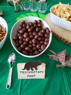 there are many different foods in bowls on the table