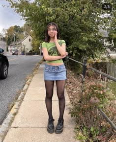 Jean Skirt And Black Tights, Jean Shorts Tights Outfit, Short Jean Skirt Outfits Aesthetic, Casual Maxi Skirt Outfits, Grunge Jean Skirt Outfits, Casual Summer Grunge Outfits, Denim Skirt Tights Outfit, Summer Short Skirt Outfits, Jean Skirt With Tights