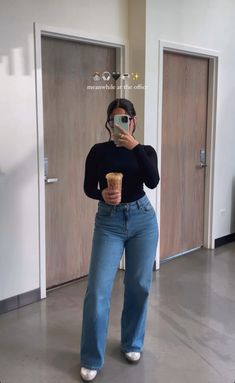 Rainy Lunch Outfit, Mom Jeans Outfit Baddie, Casual Friday Work Outfits, Put Together Outfits, Recreate Outfits, Casual Friday Outfit, La Outfits, Mommy Outfits, Classy Outfits For Women