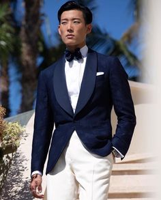 Gq Usa, Suit Overcoat, Stylish Mens Suits, Black Tie Attire, Groom Wedding Attire, Wedding Suits Groom, Dress Suits For Men, Dinner Jacket, Dapper Gentleman